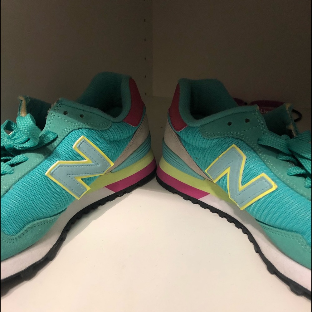 Woman’s new balance sneakers - Picture 2 of 5